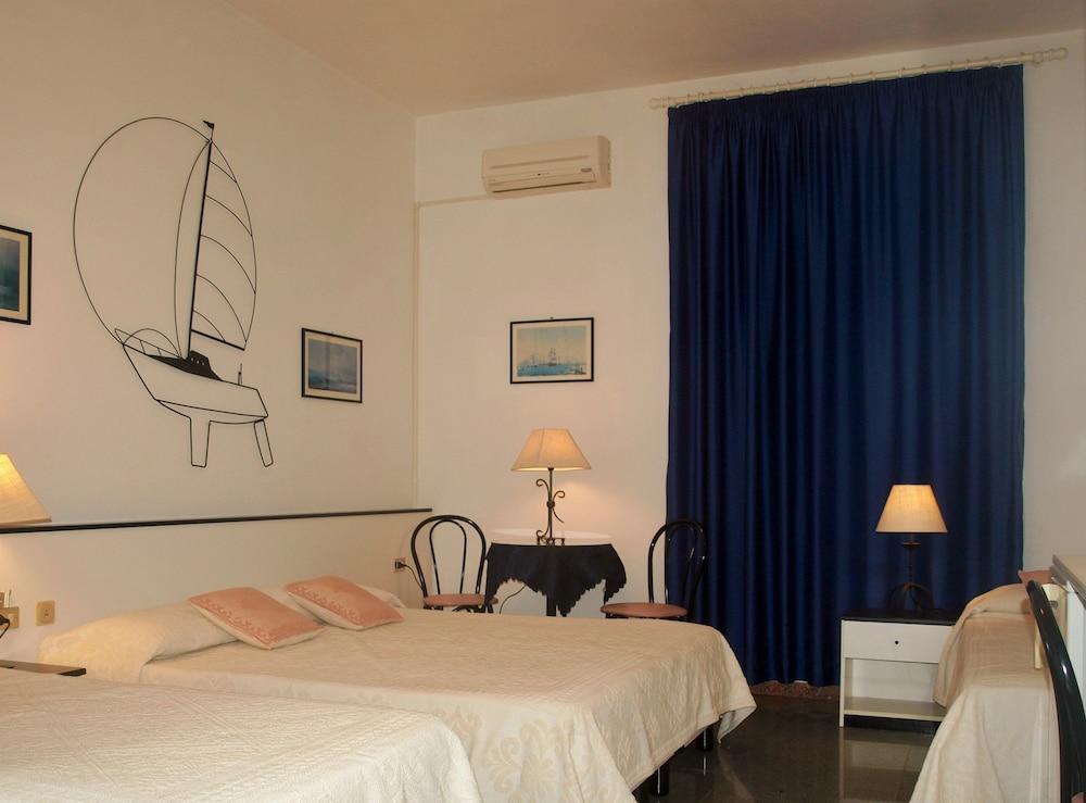 Hotel La Conchiglia La Maddalena  Ngoại thất bức ảnh