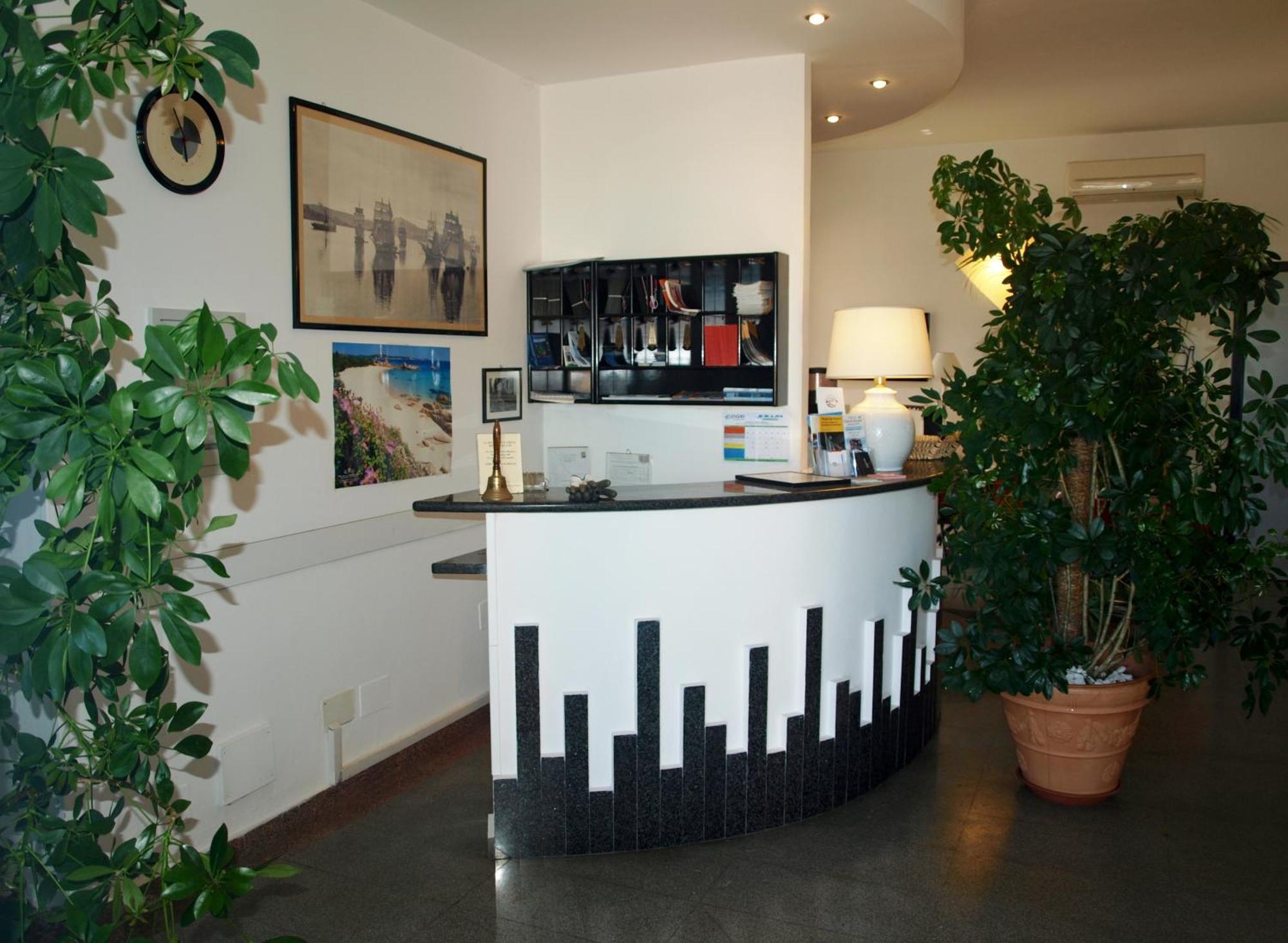 Hotel La Conchiglia La Maddalena  Ngoại thất bức ảnh